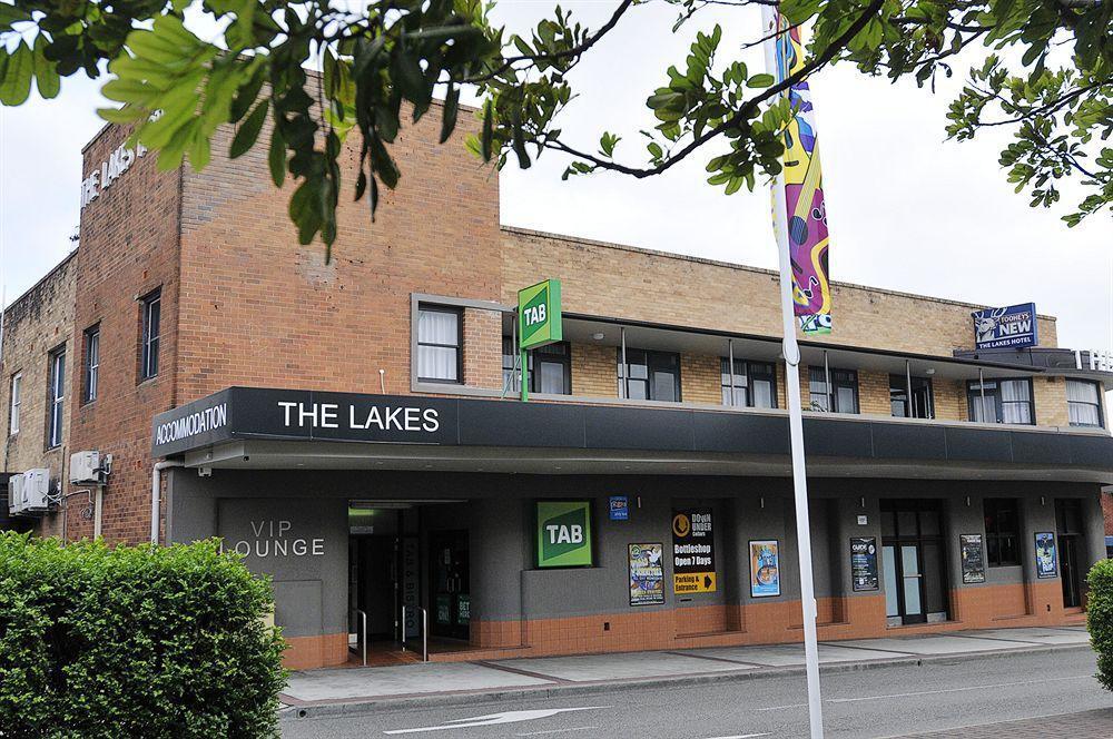 The Lakes Hotel Entrance Exterior foto