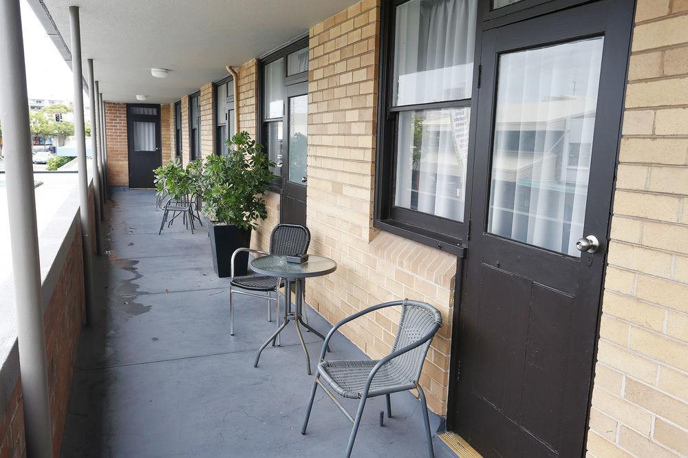 The Lakes Hotel Entrance Exterior foto