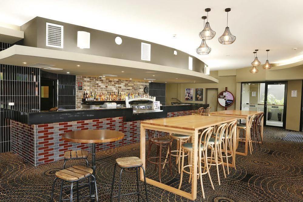 The Lakes Hotel Entrance Exterior foto