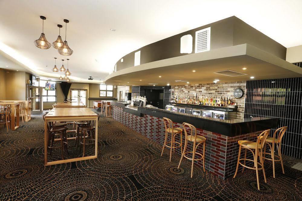 The Lakes Hotel Entrance Exterior foto
