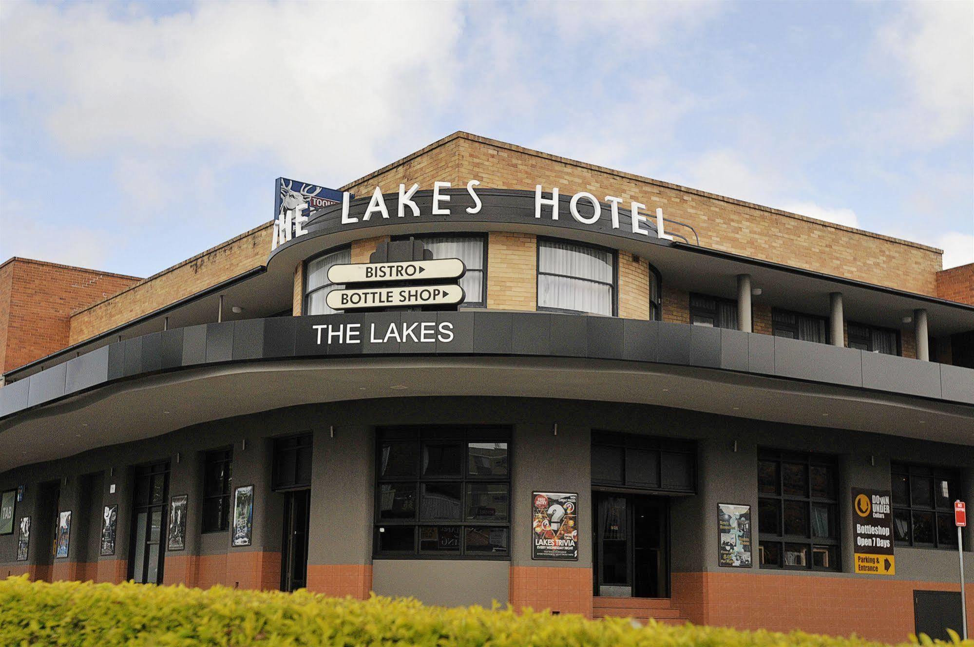 The Lakes Hotel Entrance Exterior foto
