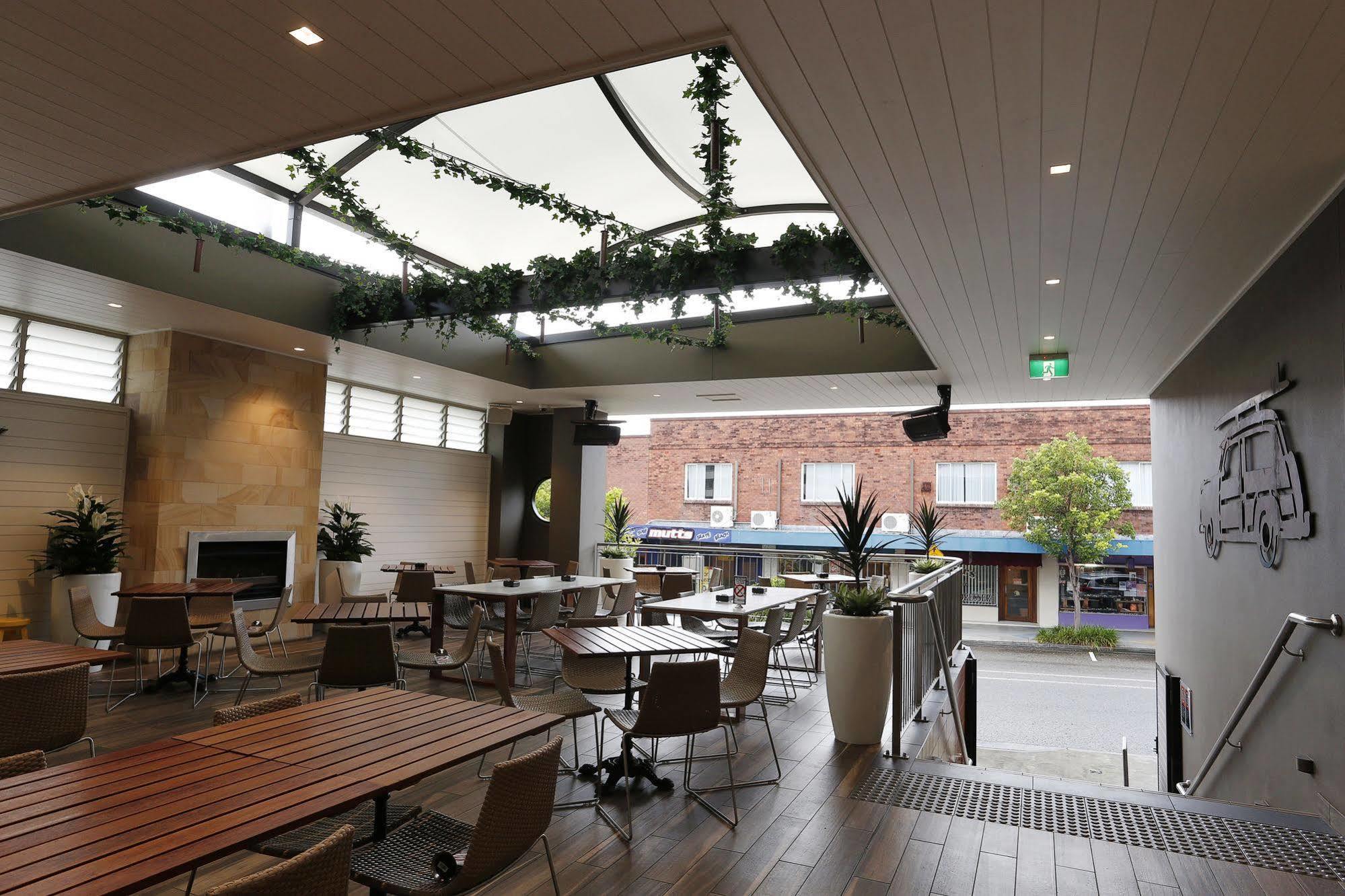 The Lakes Hotel Entrance Exterior foto